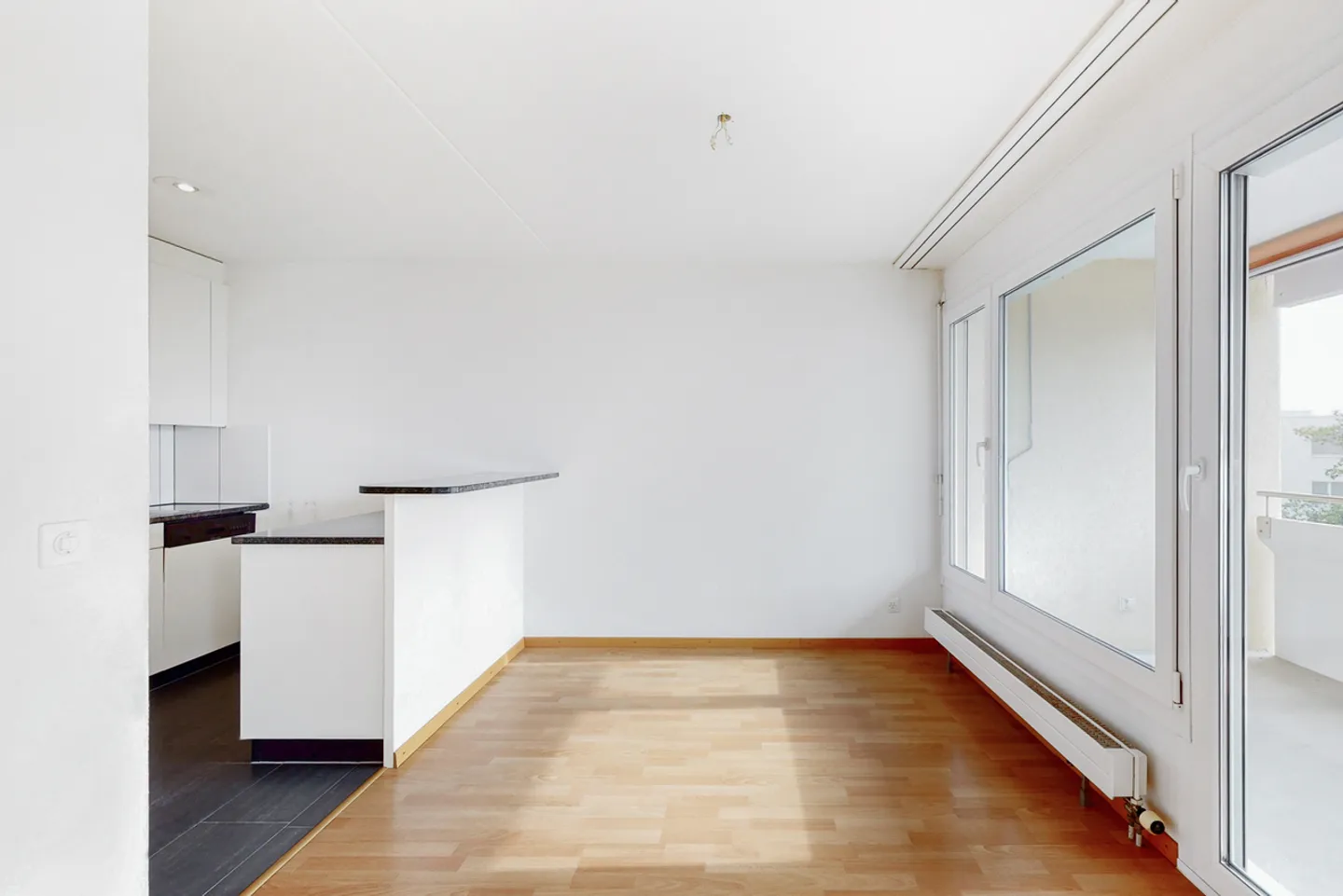 Ottimo appartamento in una posizione super! Affitta senza deposito! - Foto 2 di 6