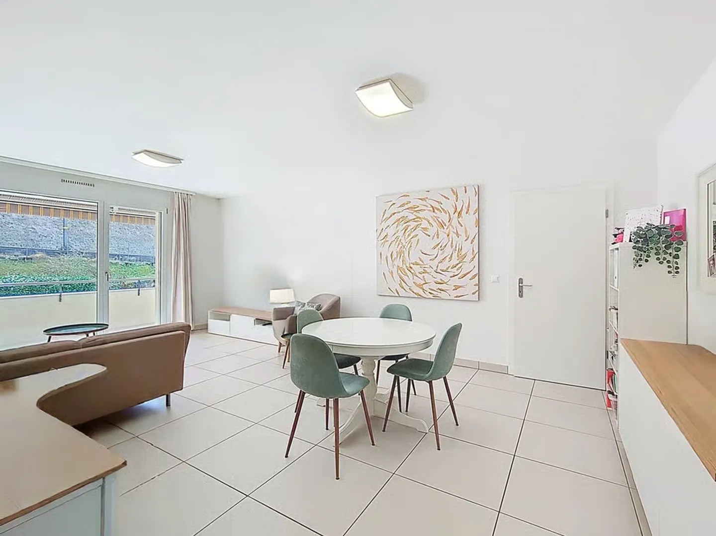 Close to Vevey train station: 4.5P with large balcony - Photo 4 of 13