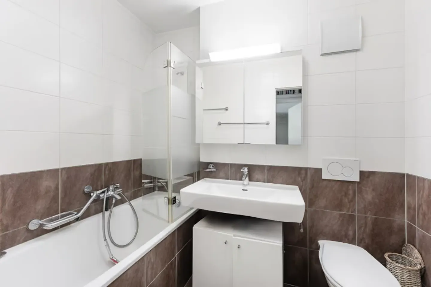 Close to Vevey train station: 4.5P with large balcony - Photo 6 of 13