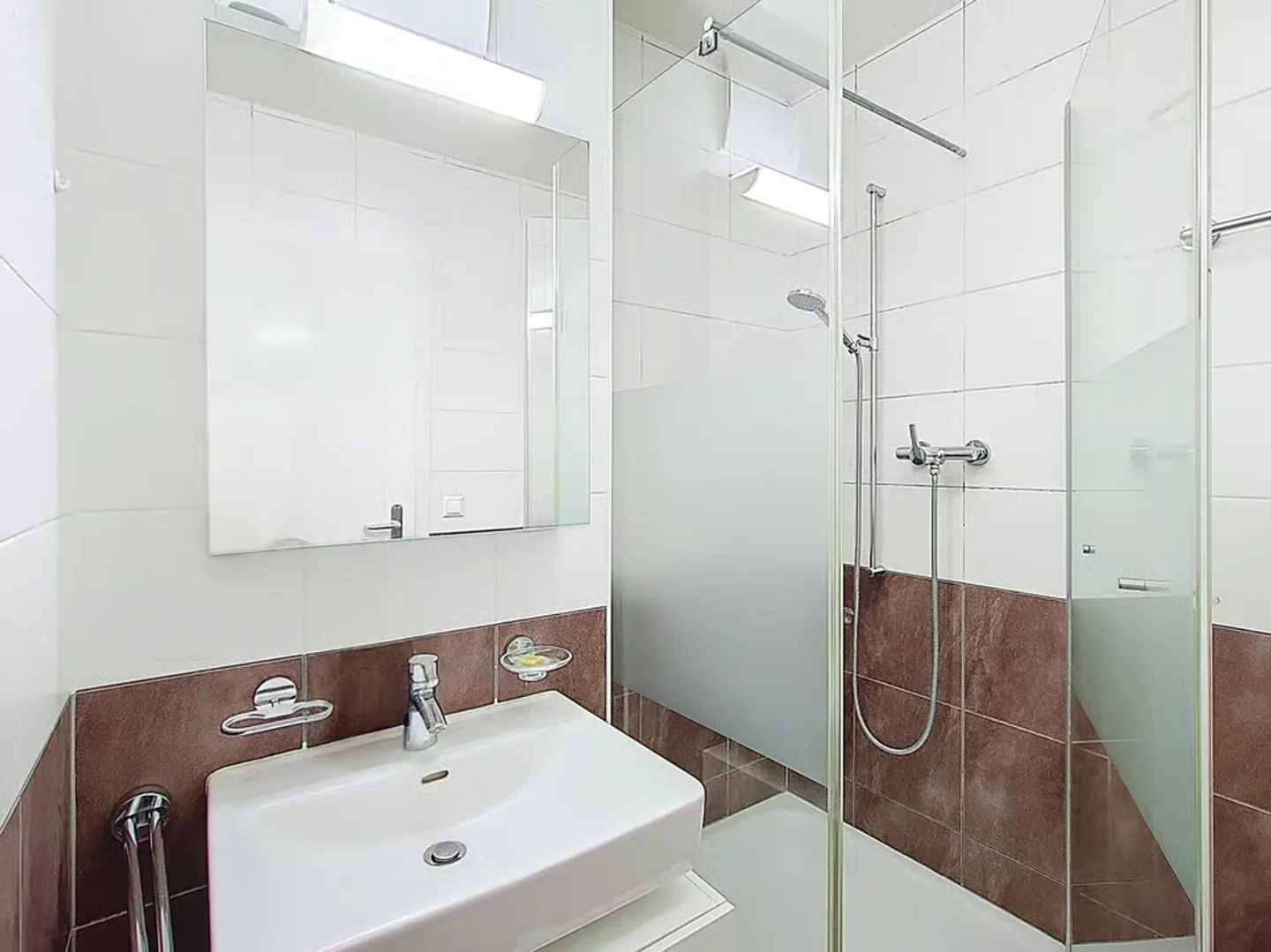 Close to Vevey train station: 4.5P with large balcony - Photo 8 of 13