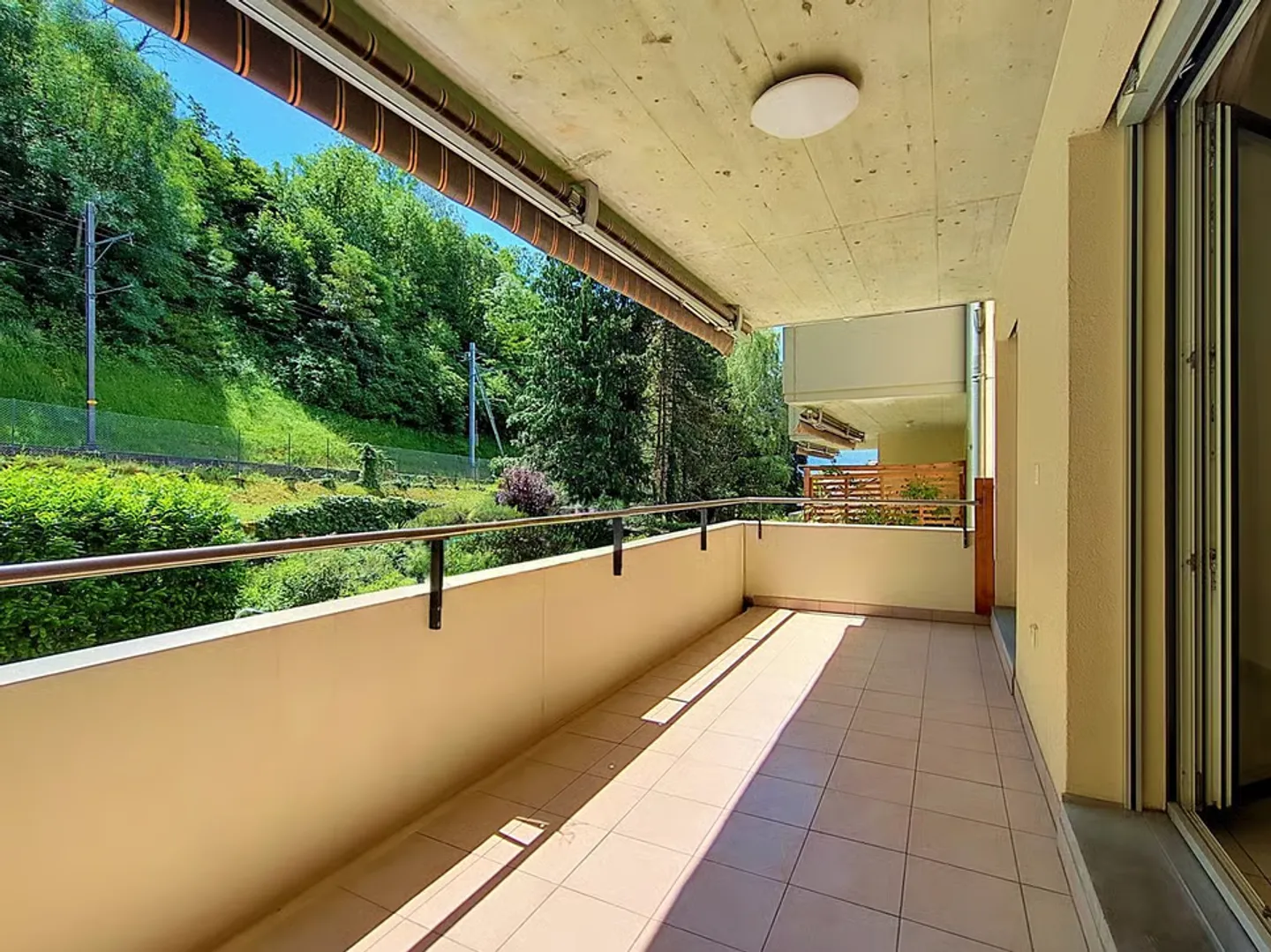Close to Vevey train station: 4.5P with large balcony - Photo 10 of 13