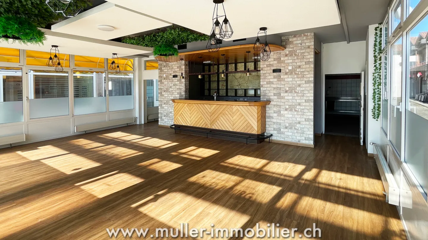 Spazio commerciale per ristorante o attività simile ad Avry-Bourg - Foto 3 di 13