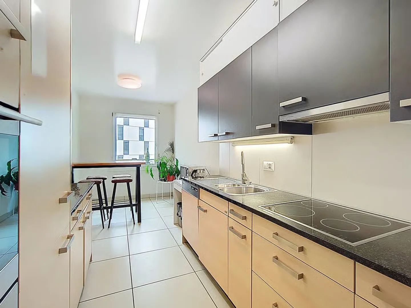 Close to Vevey train station: 4.5P with large balcony - Photo 2 of 13
