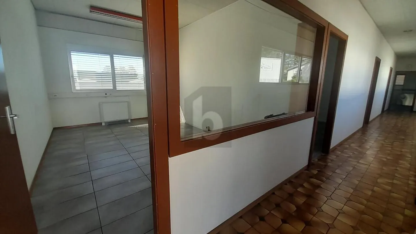 SPACIOUS, MODERN AND IDEALLY LOCATED - Photo 2 of 6