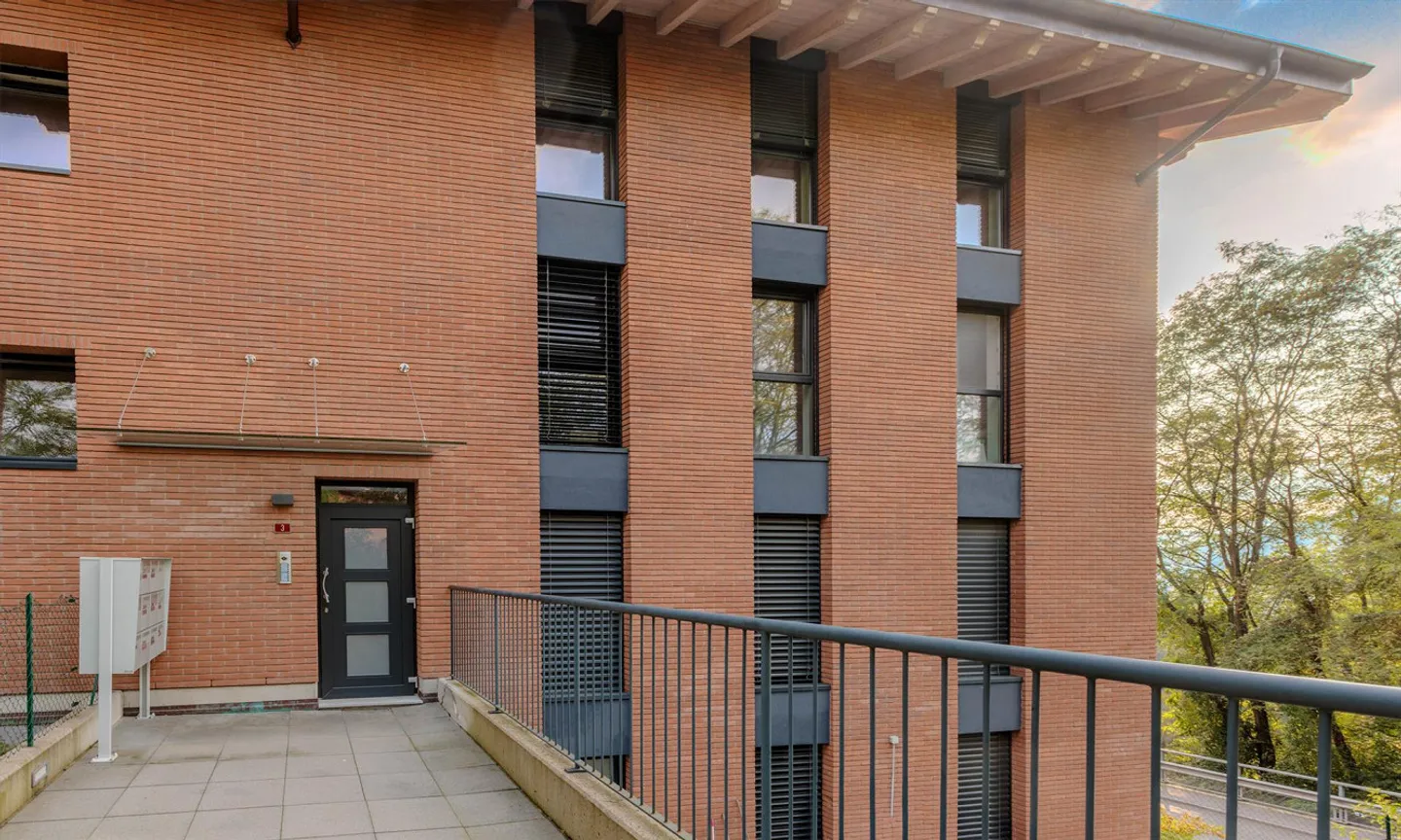 HELL UND MODERN 3.5-ZIMMER-WOHNUNG MIT GARAGE IN CADRO - Foto 9 von 9