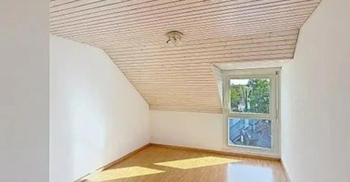 City Center - Charming 3.5 room apartment on the top floor - Photo 7 of 9