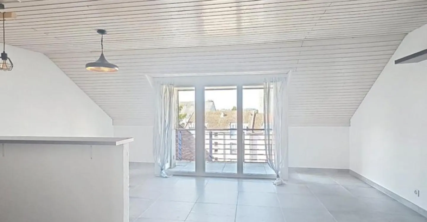 City Center - Charming 3.5 room apartment on the top floor - Photo 5 of 9
