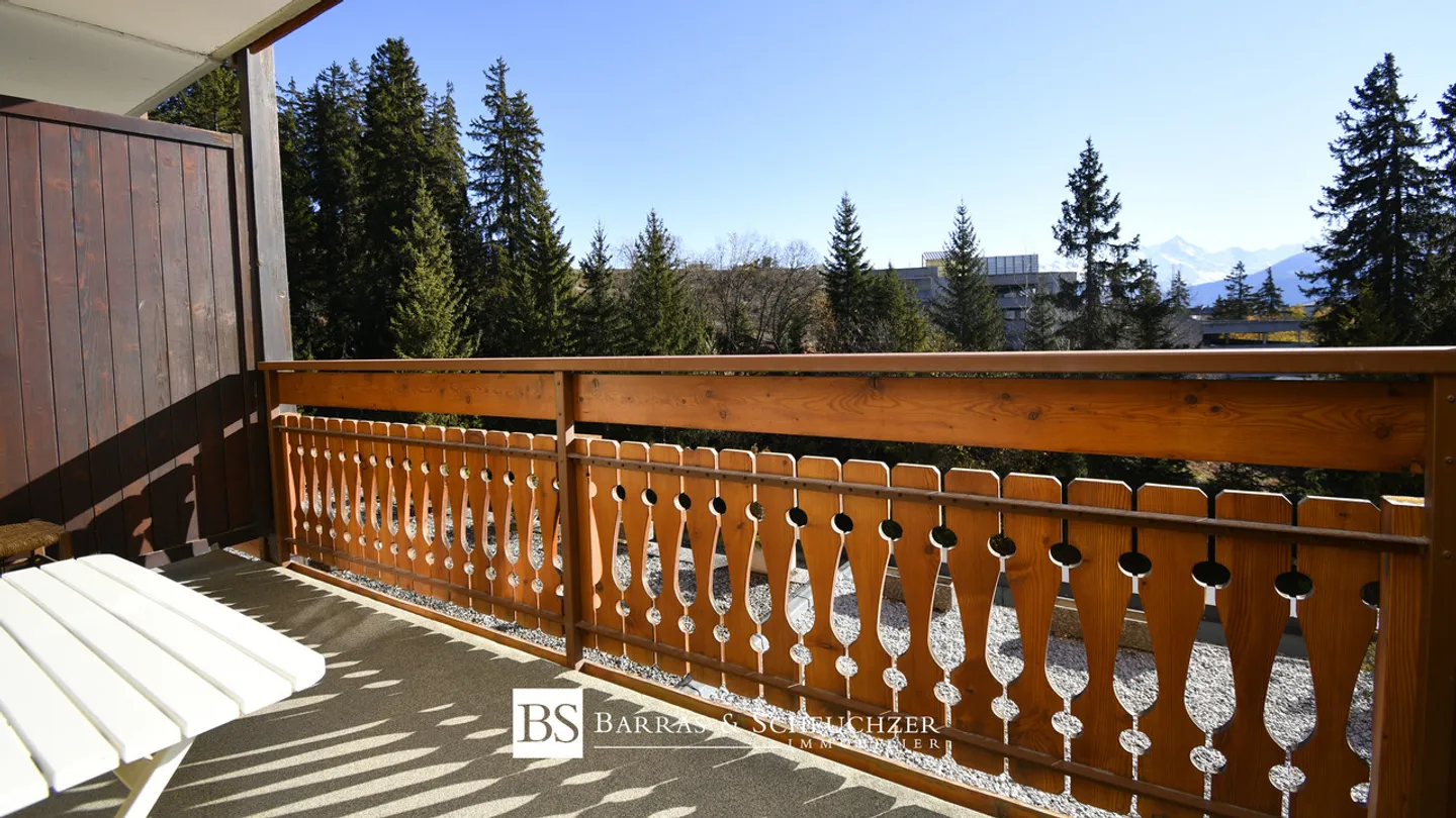 Charming 3.5-room apartment renovated in the center with a view - Photo 2 of 13