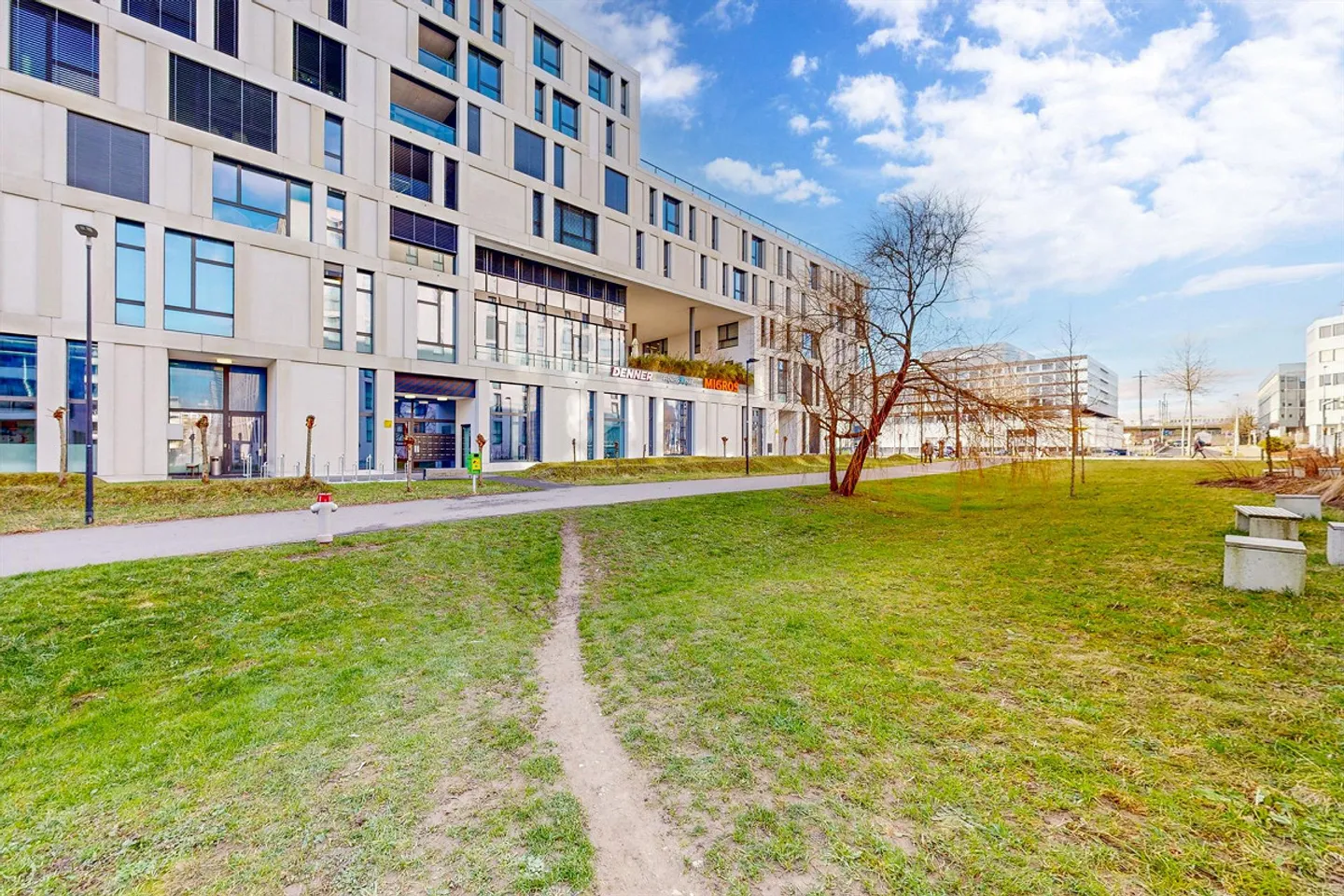 Ingenious apartment with very large terrace - Photo 1 of 7