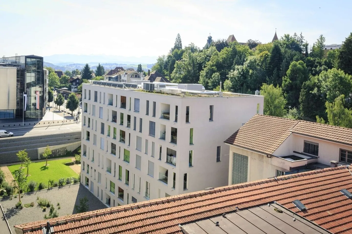 3.5 room apartment on the 1st floor of approx. 88.10m2 with balcony. - Photo 3 of 11