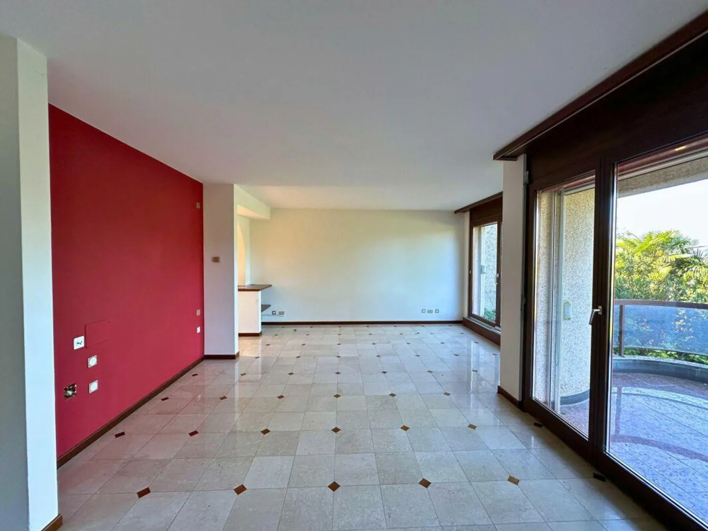 Edles Doppelhaus im Grünen mit offenem Blick - Foto 2 von 23