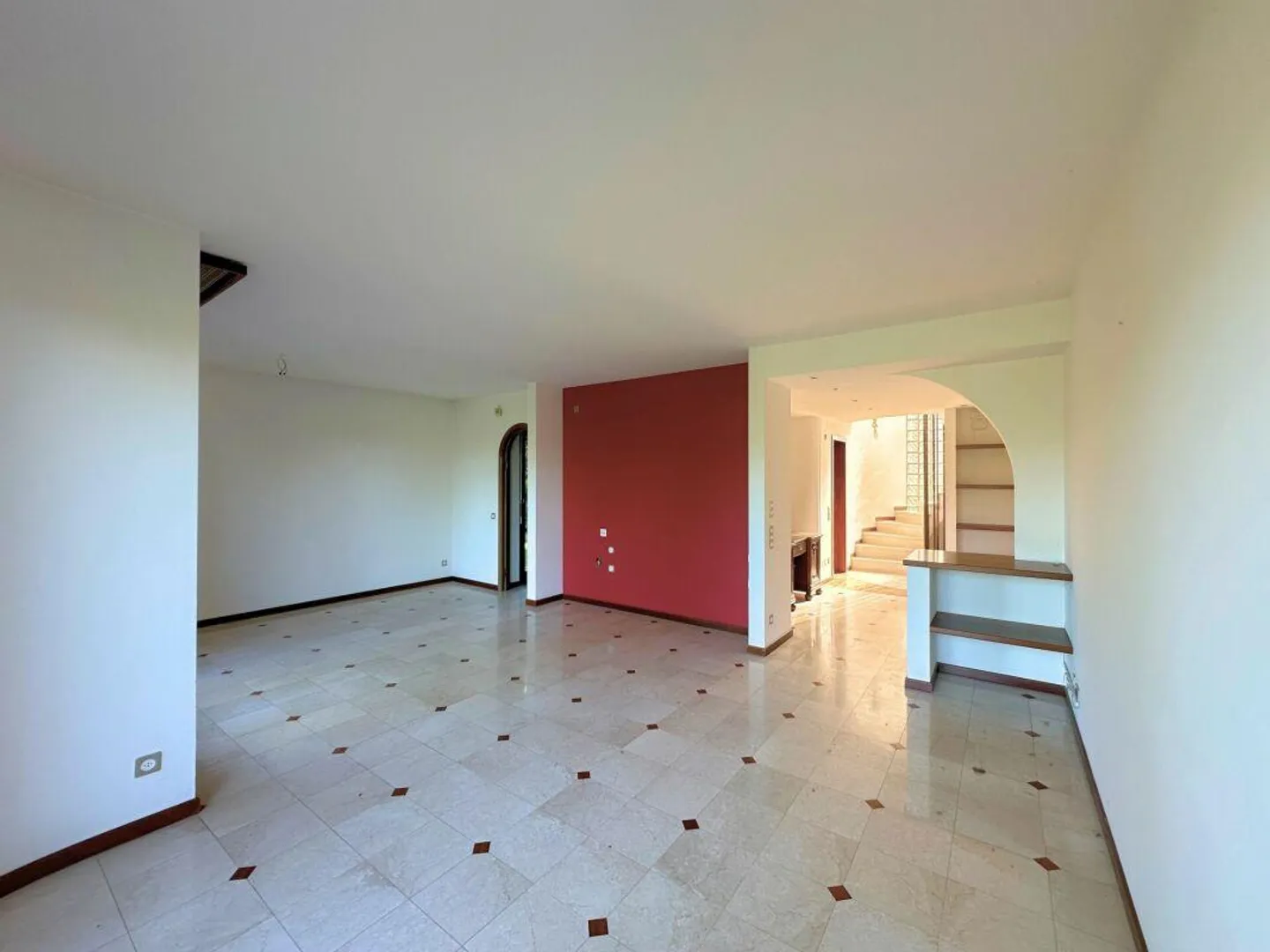 Edles Doppelhaus im Grünen mit offenem Blick - Foto 3 von 23