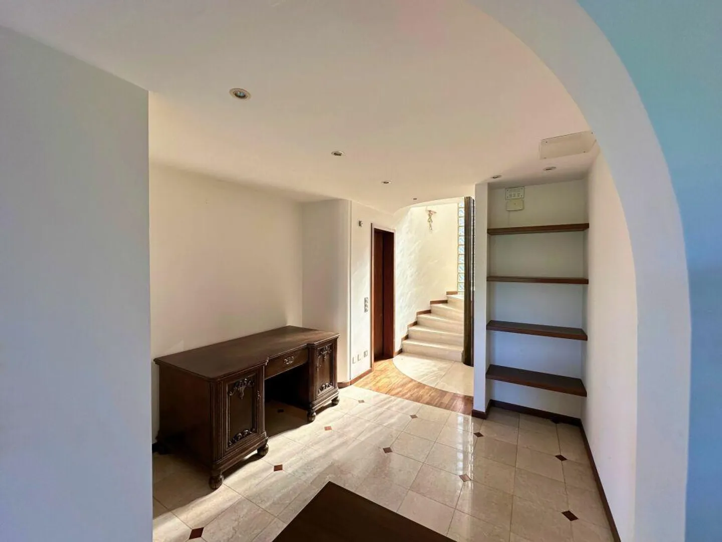 Edles Doppelhaus im Grünen mit offenem Blick - Foto 4 von 23