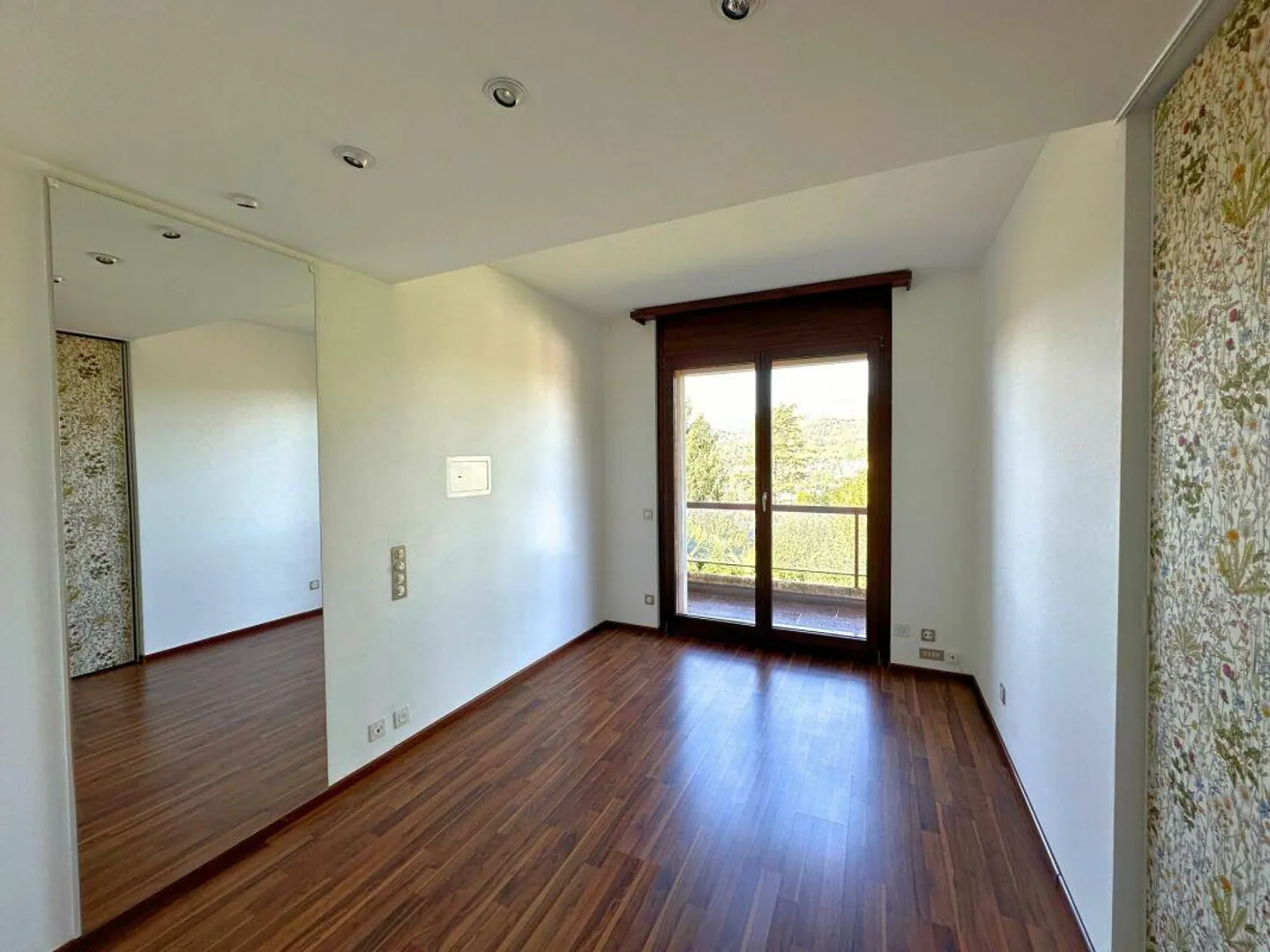Edles Doppelhaus im Grünen mit offenem Blick - Foto 8 von 23