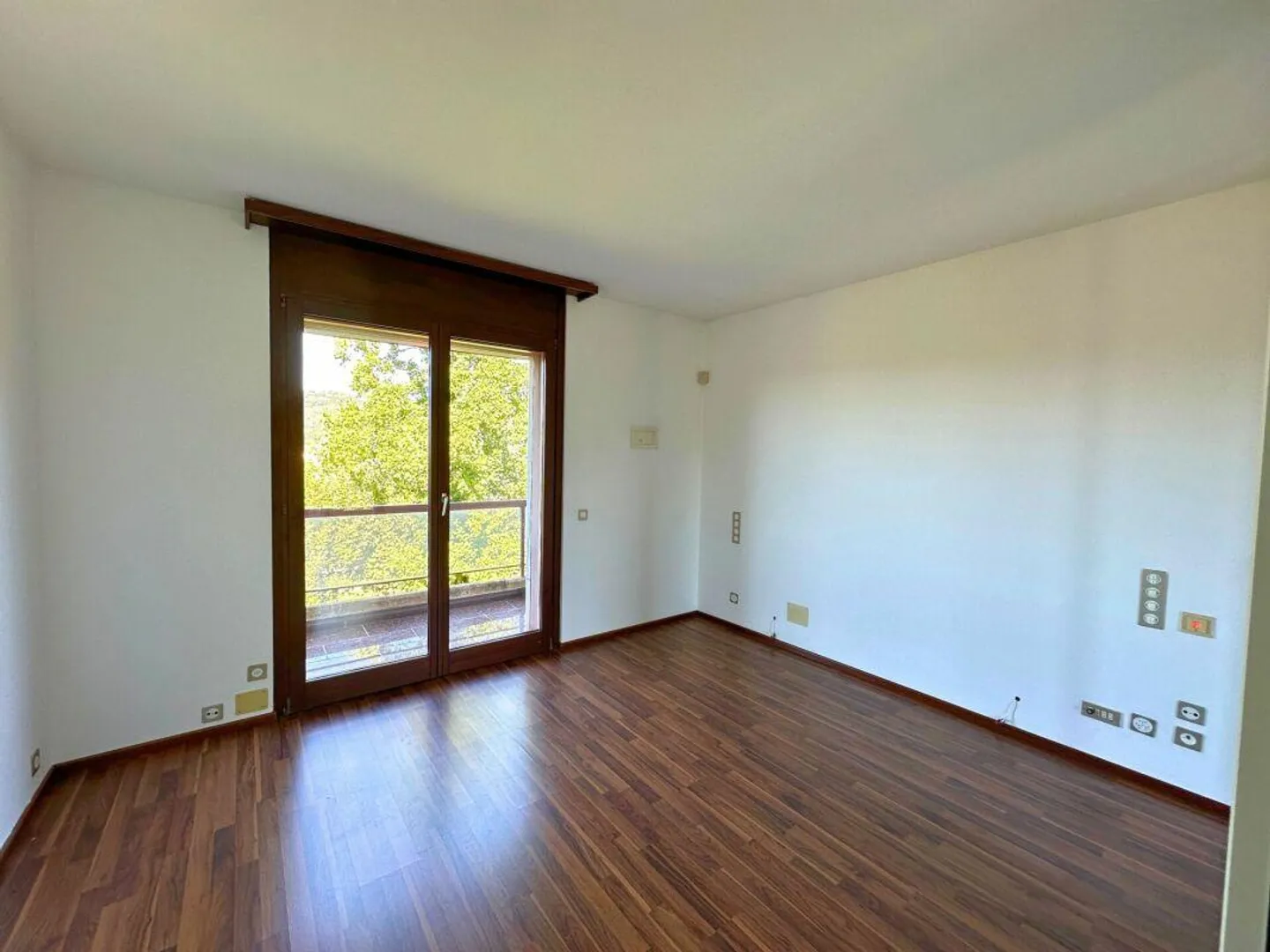 Edles Doppelhaus im Grünen mit offenem Blick - Foto 10 von 23