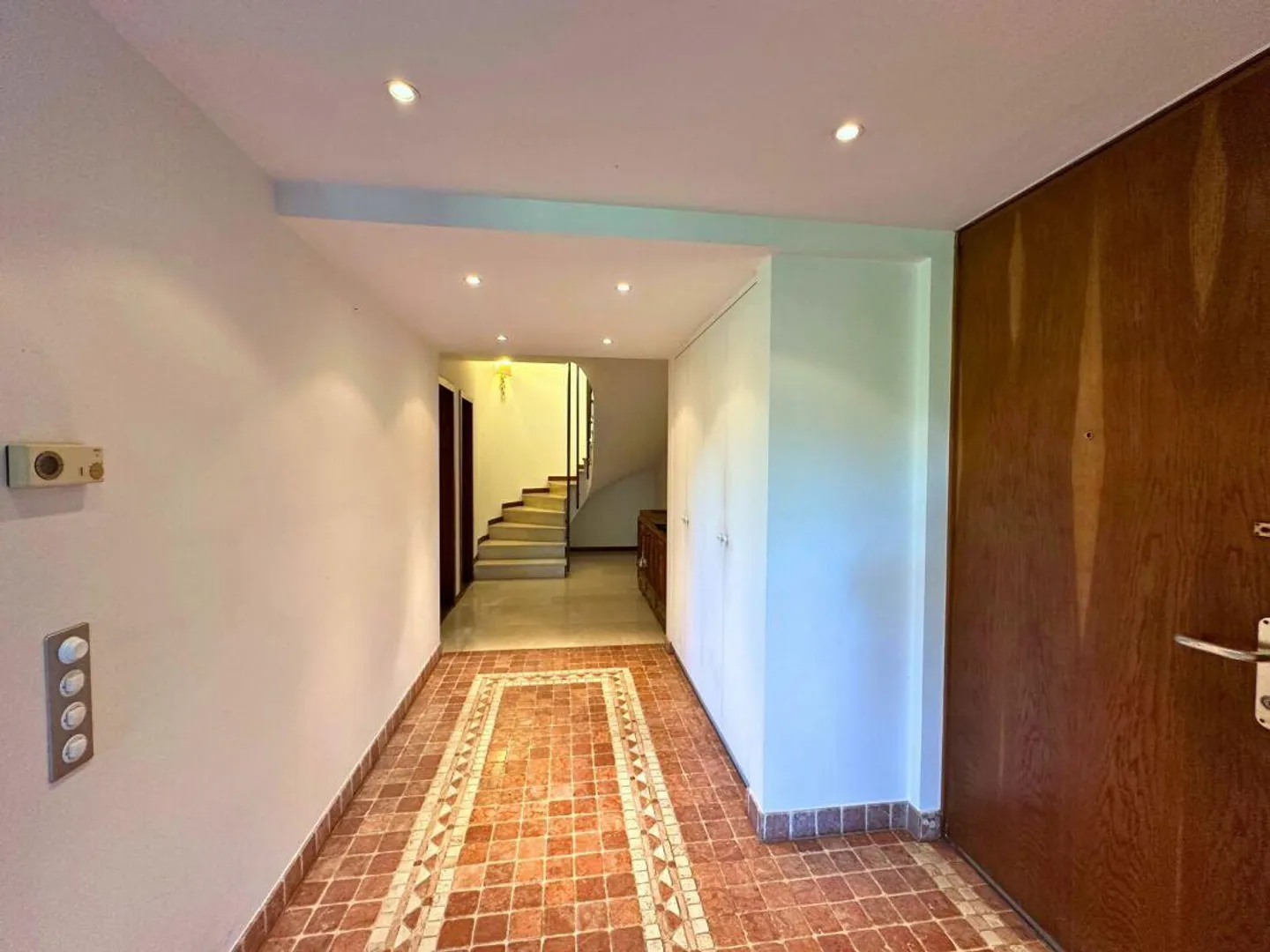 Edles Doppelhaus im Grünen mit offenem Blick - Foto 18 von 23