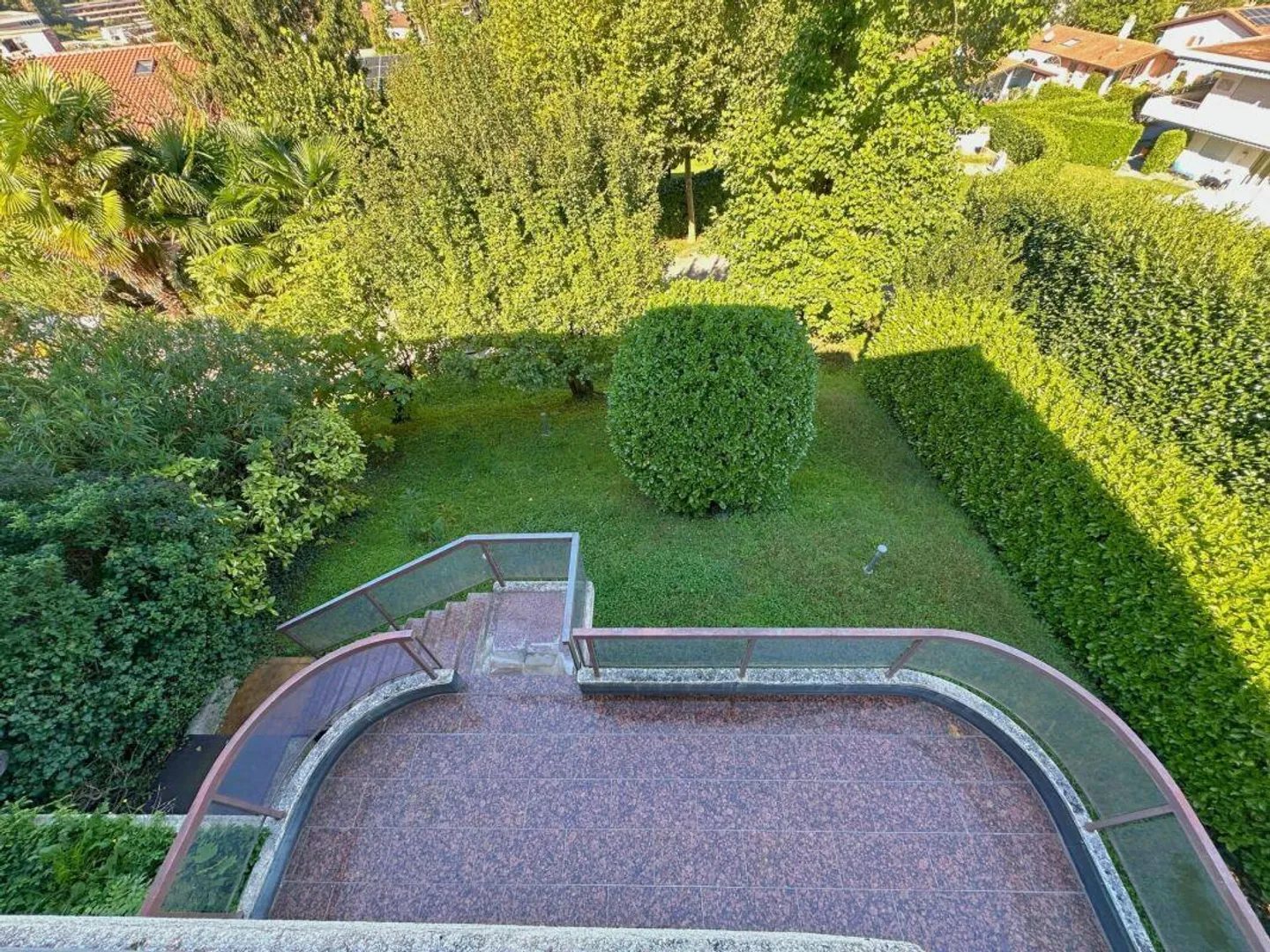 Edles Doppelhaus im Grünen mit offenem Blick - Foto 22 von 23