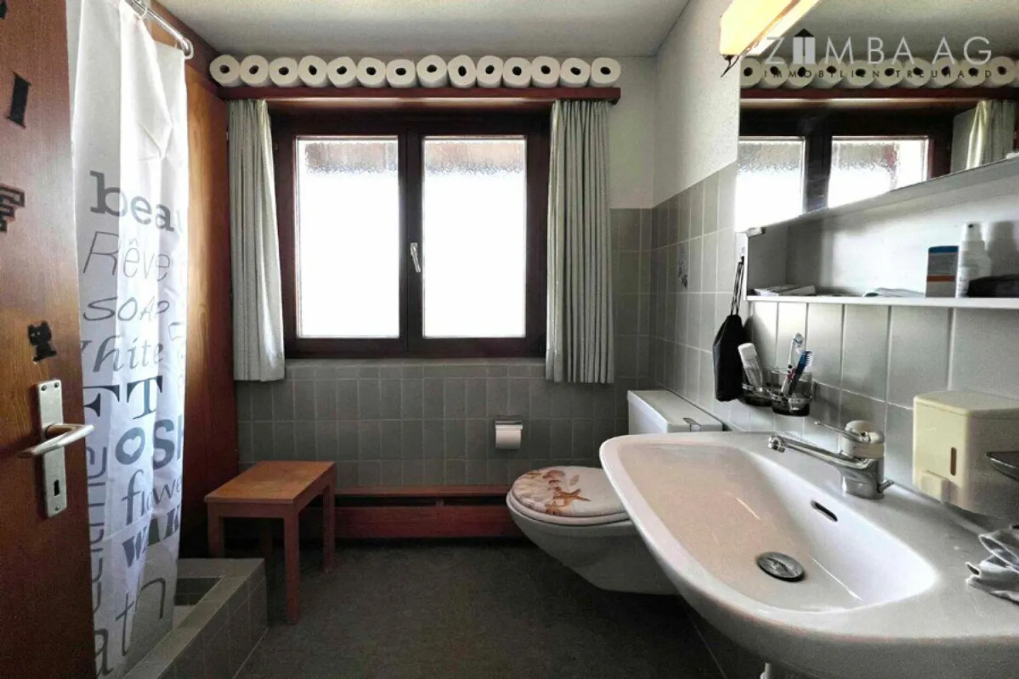 Ideal for multi-generational living or home office: Quiet living at the end of a cul-de-sac and still just minutes from the train station, shopping, and the old town - Photo 15 of 19