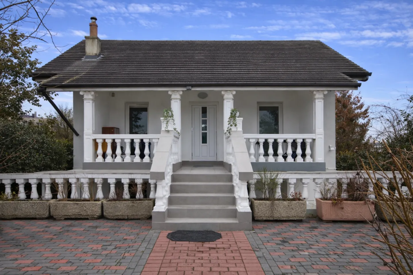 Large renovated house with great rental potential - Photo 5 of 6