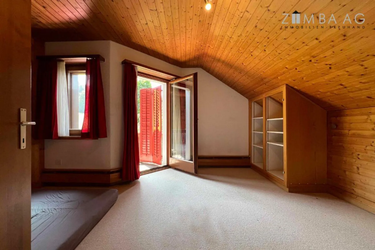 Ideal for multi-generational living or home office: Quiet living at the end of a cul-de-sac and still just minutes from the train station, shopping, and the old town - Photo 17 of 19