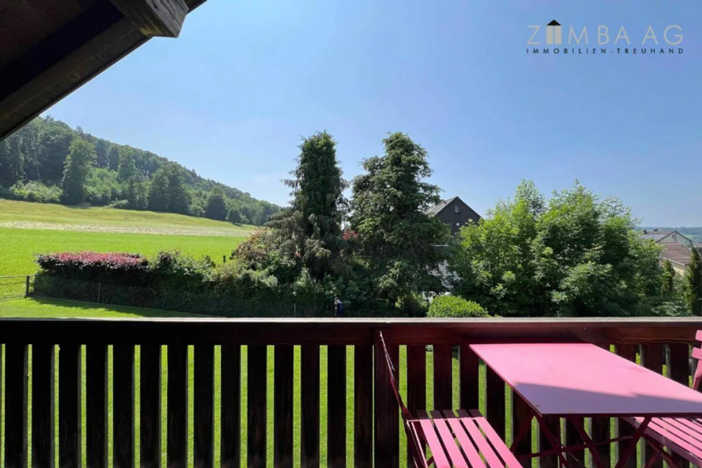 Ideal for multi-generational living or home office: Quiet living at the end of a cul-de-sac and still just minutes from the train station, shopping, and the old town - Photo 18 of 19