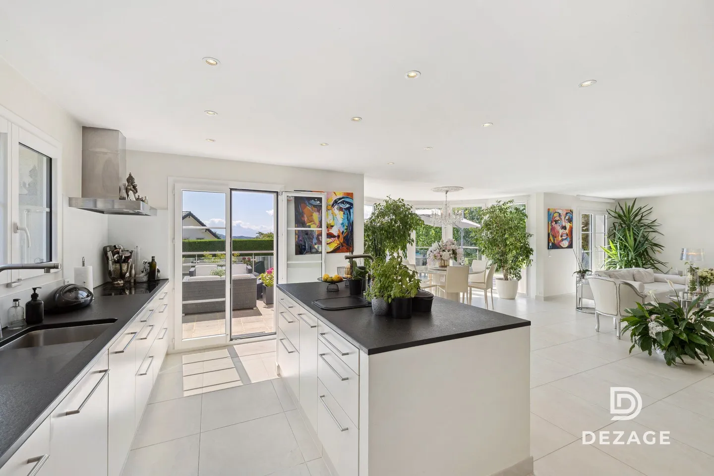 Villa familiale spacieuse dans un emplacement calme avec vue sur les Alpes, piscine et espace bien-être - Photo 4 sur 13