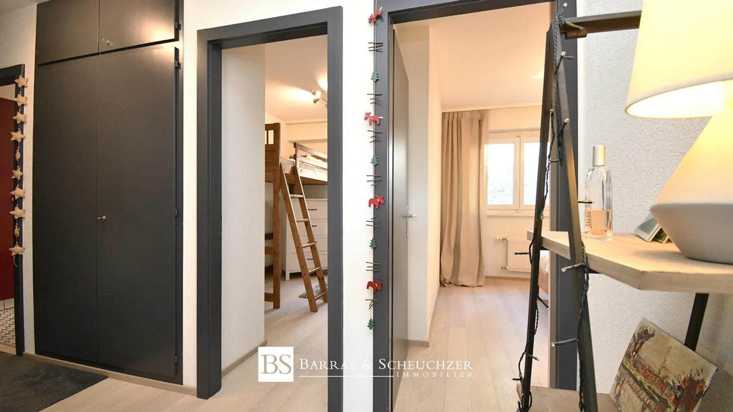 Charming 3.5-room apartment renovated in the center with a view - Photo 6 of 13