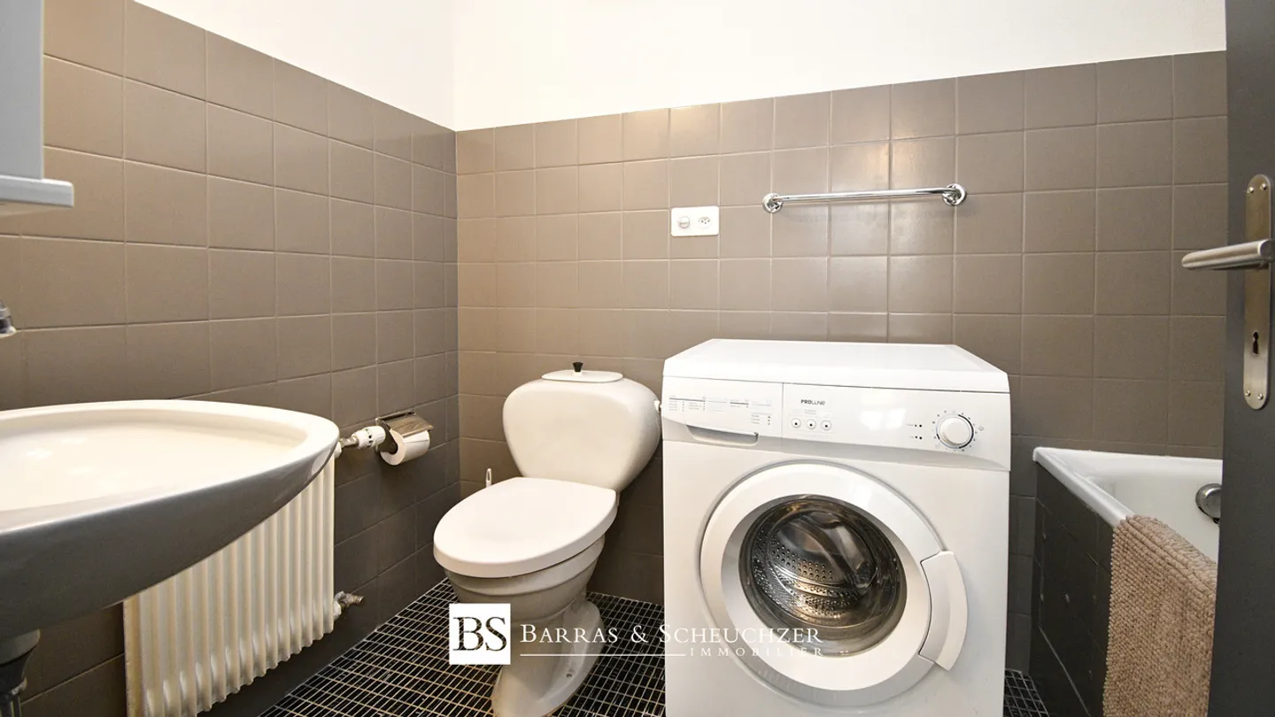 Charming 3.5-room apartment renovated in the center with a view - Photo 10 of 13