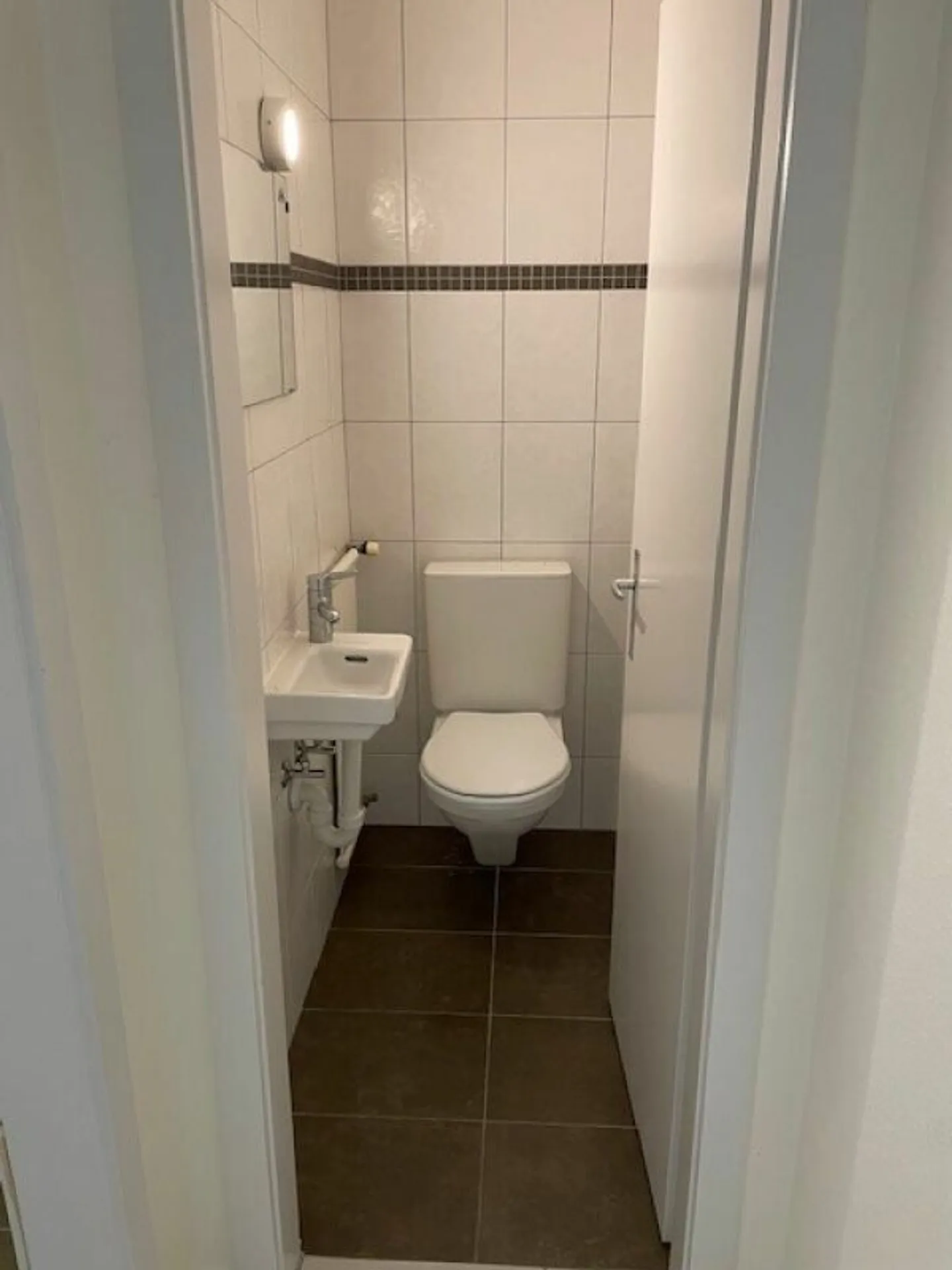 Appartamento familiare con 4,5 stanze e balcone chiuso! - Foto 6 di 8