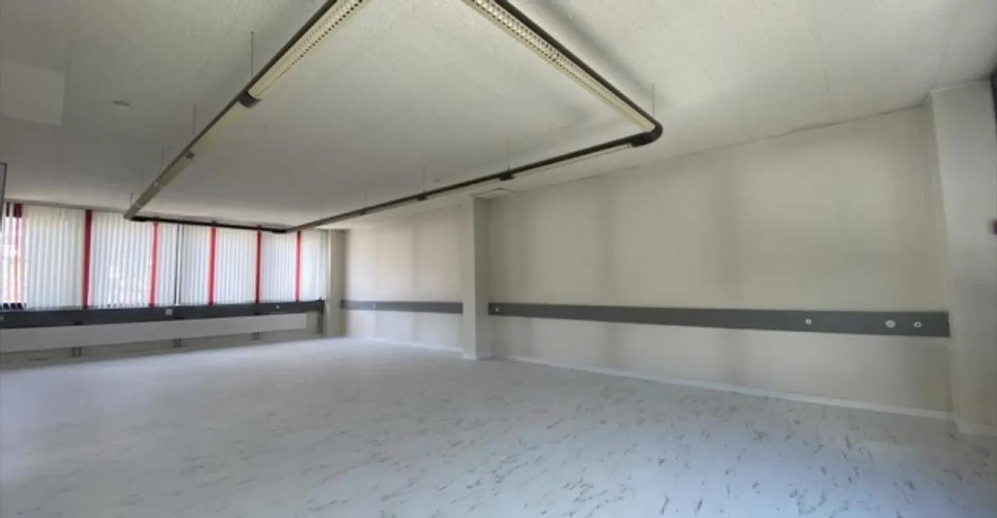 Medical Office 1 Room - Photo 8 of 9