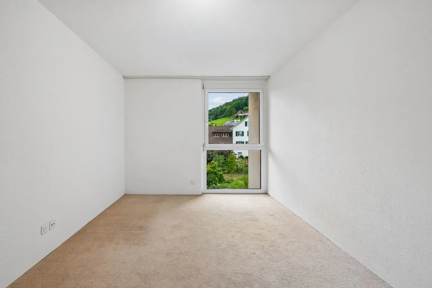 Spacious 7.5-room semi-detached single-family house with renovation potential - Photo 6 of 13