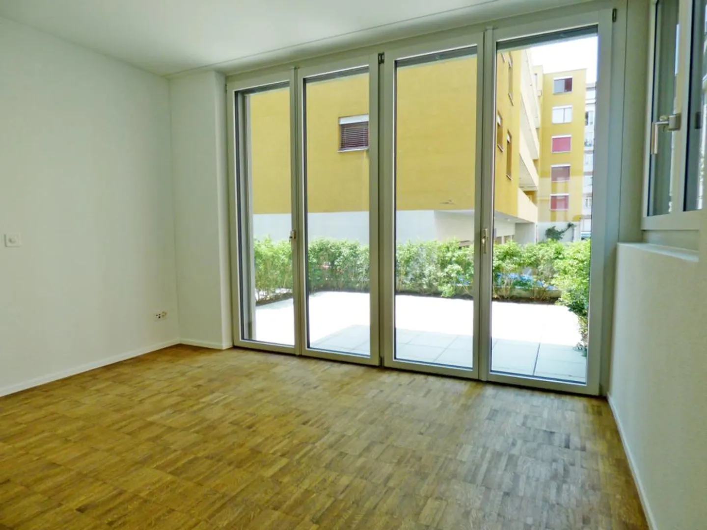 Moderne Wohnung mit Sitzplatz - Foto 3 von 6