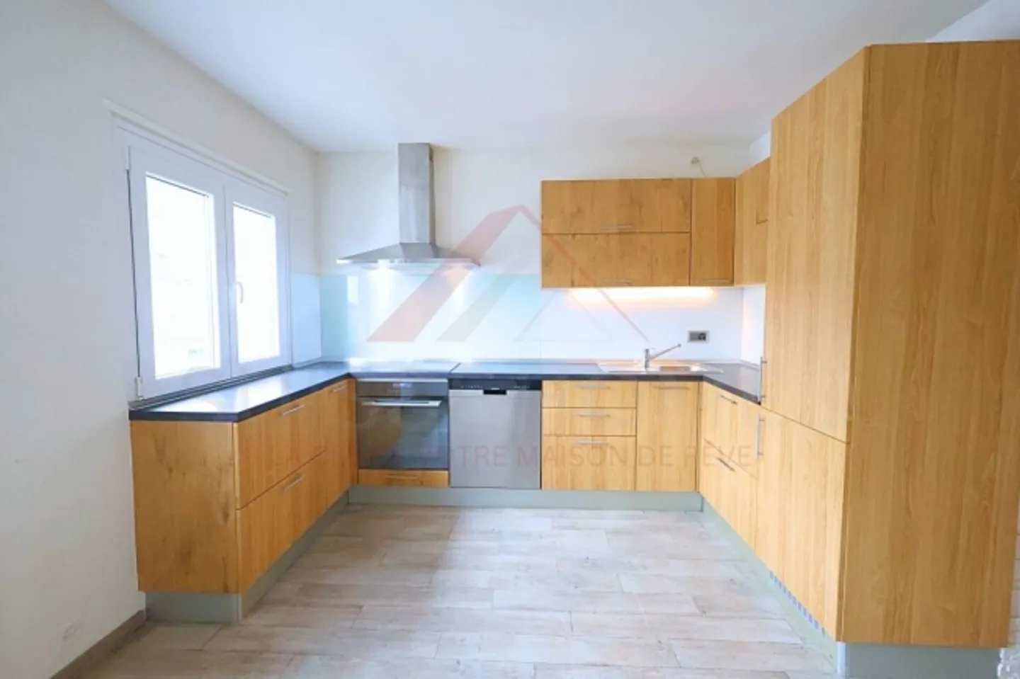 Between lake and mountains - superb 4.5 room renovated apartment in Villeneuve, bathed in sunlight - Photo 4 of 18