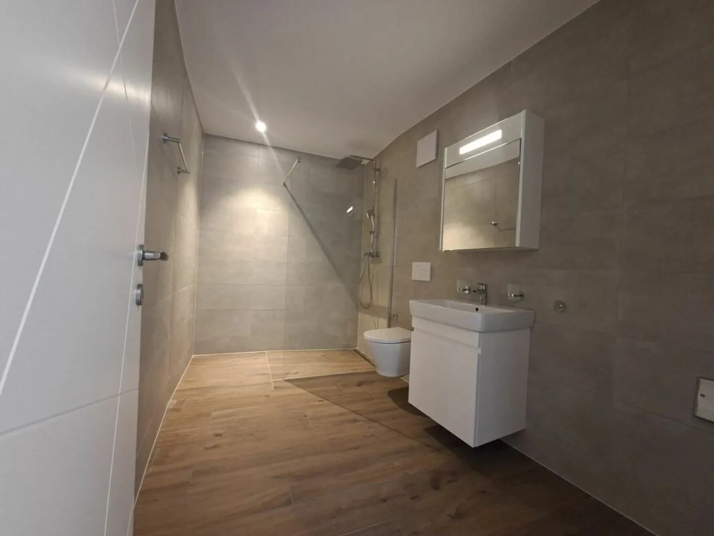 Modernes 3.5-Zimmer Appartement - Foto 8 von 12