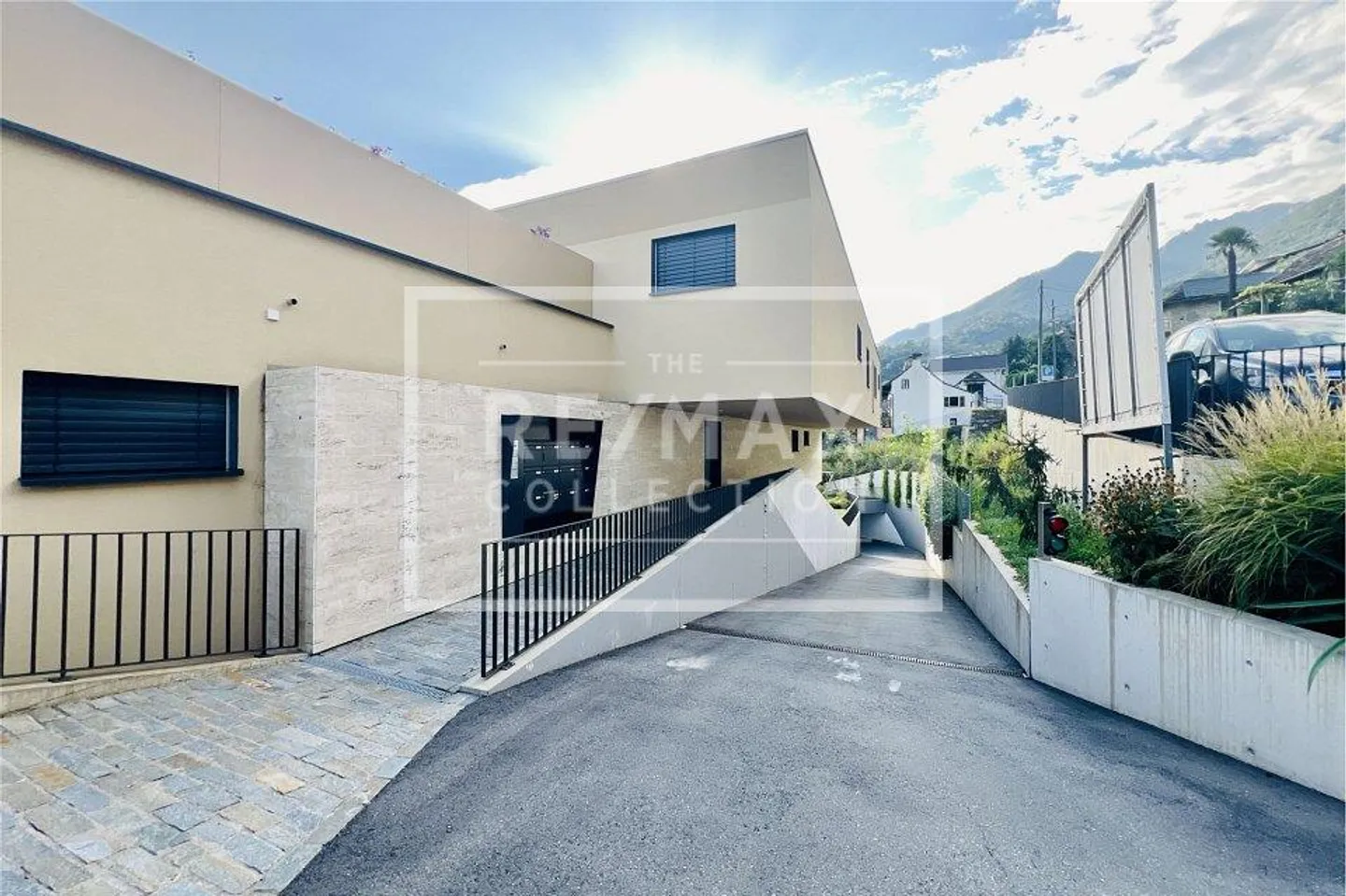 App. 4.5 rooms and 2 parking spaces included. - Photo 2 of 13