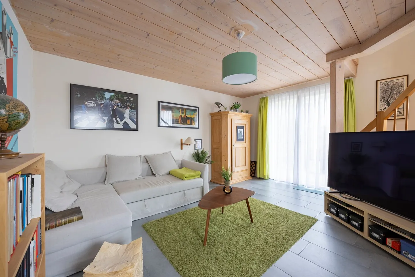 13 Room House (60 m from the Lake) - Photo 3 of 10