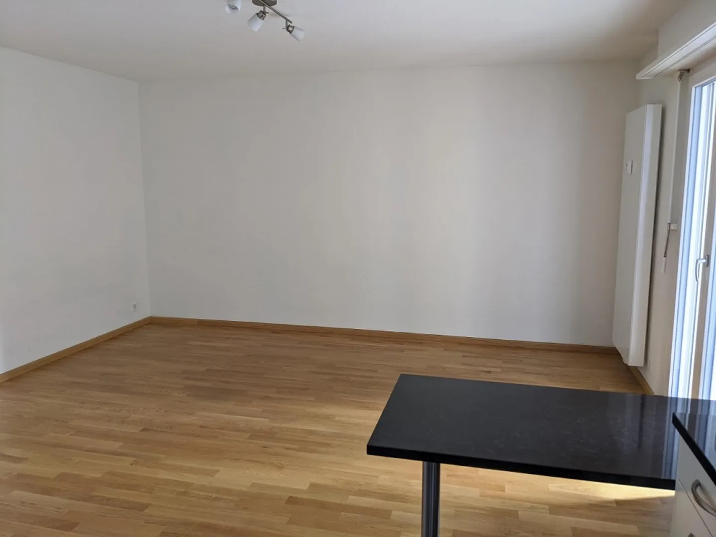 Modernes Apartment mit Balkon - Foto 3 von 9