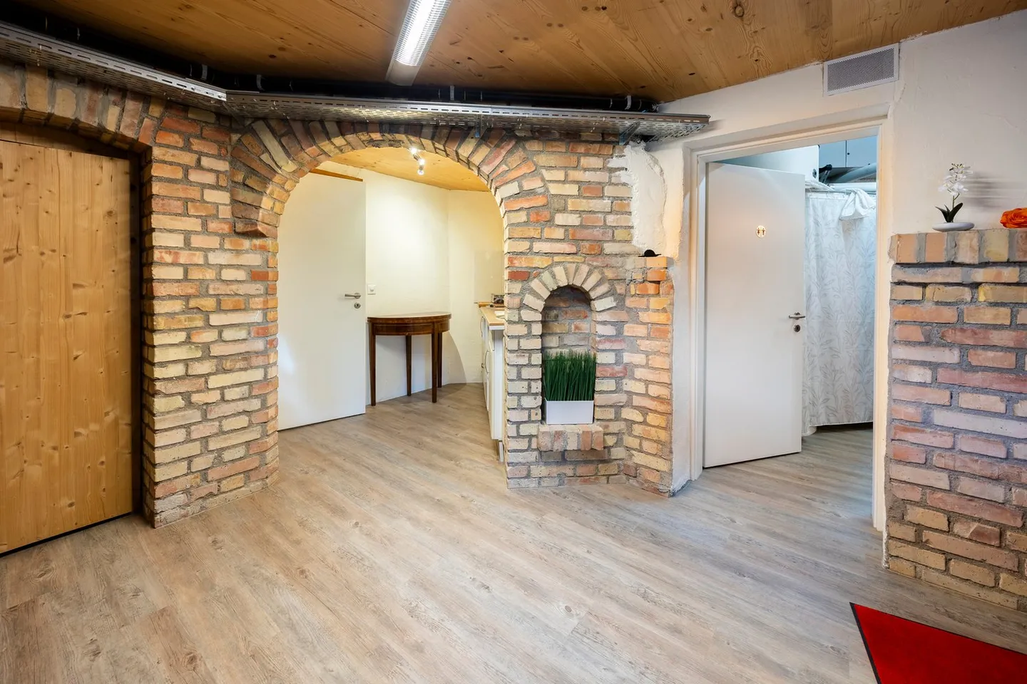 13 Room House (60 m from the Lake) - Photo 8 of 10