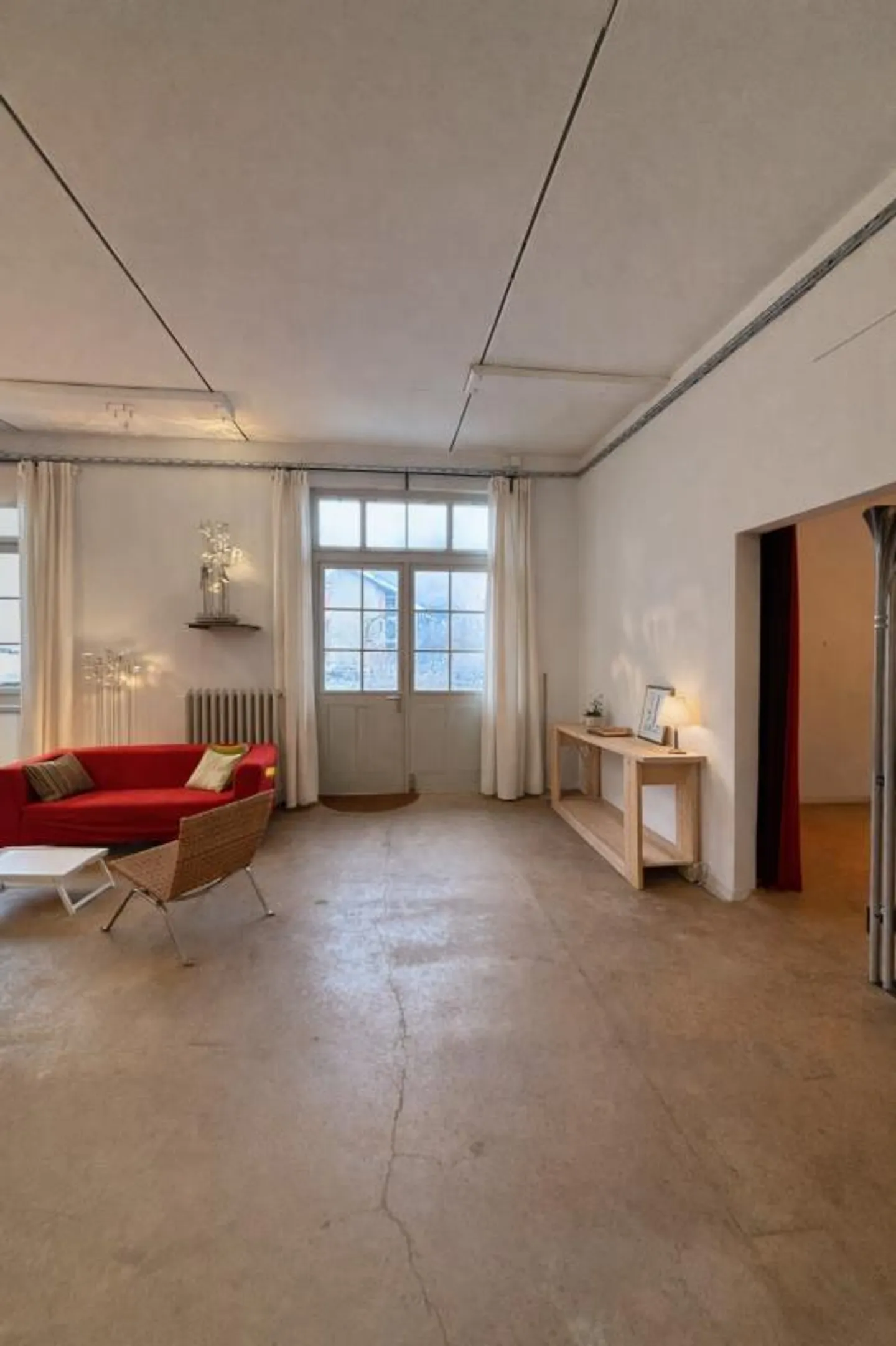 Urban Loft with Plenty of Space and Character in Burgdorf - Photo 2 of 4