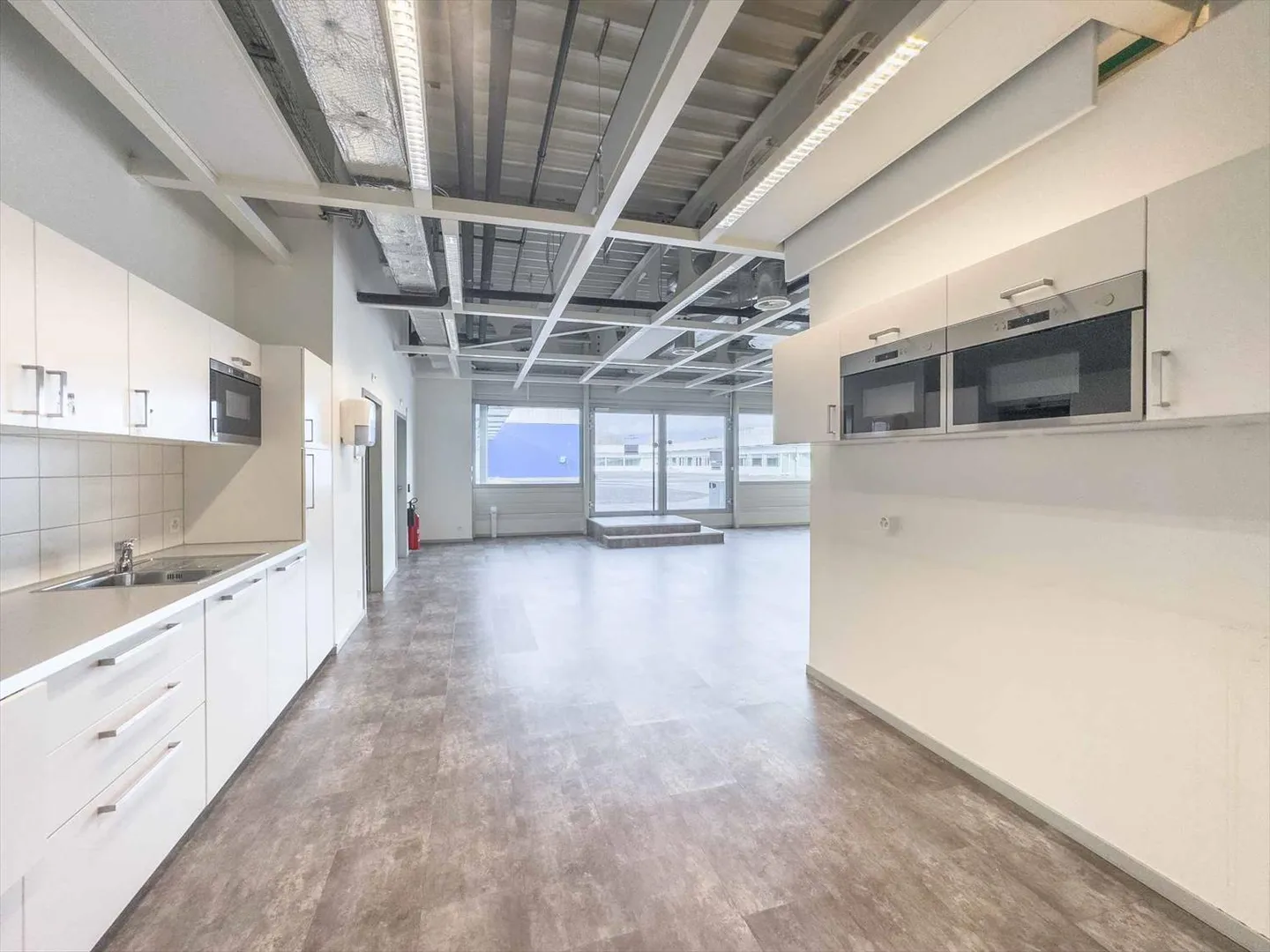 Laboratorio / Ufficio / Laboratorio – 1.295 m² – Ultimo piano dell'edificio IKEA - Foto 5 di 10