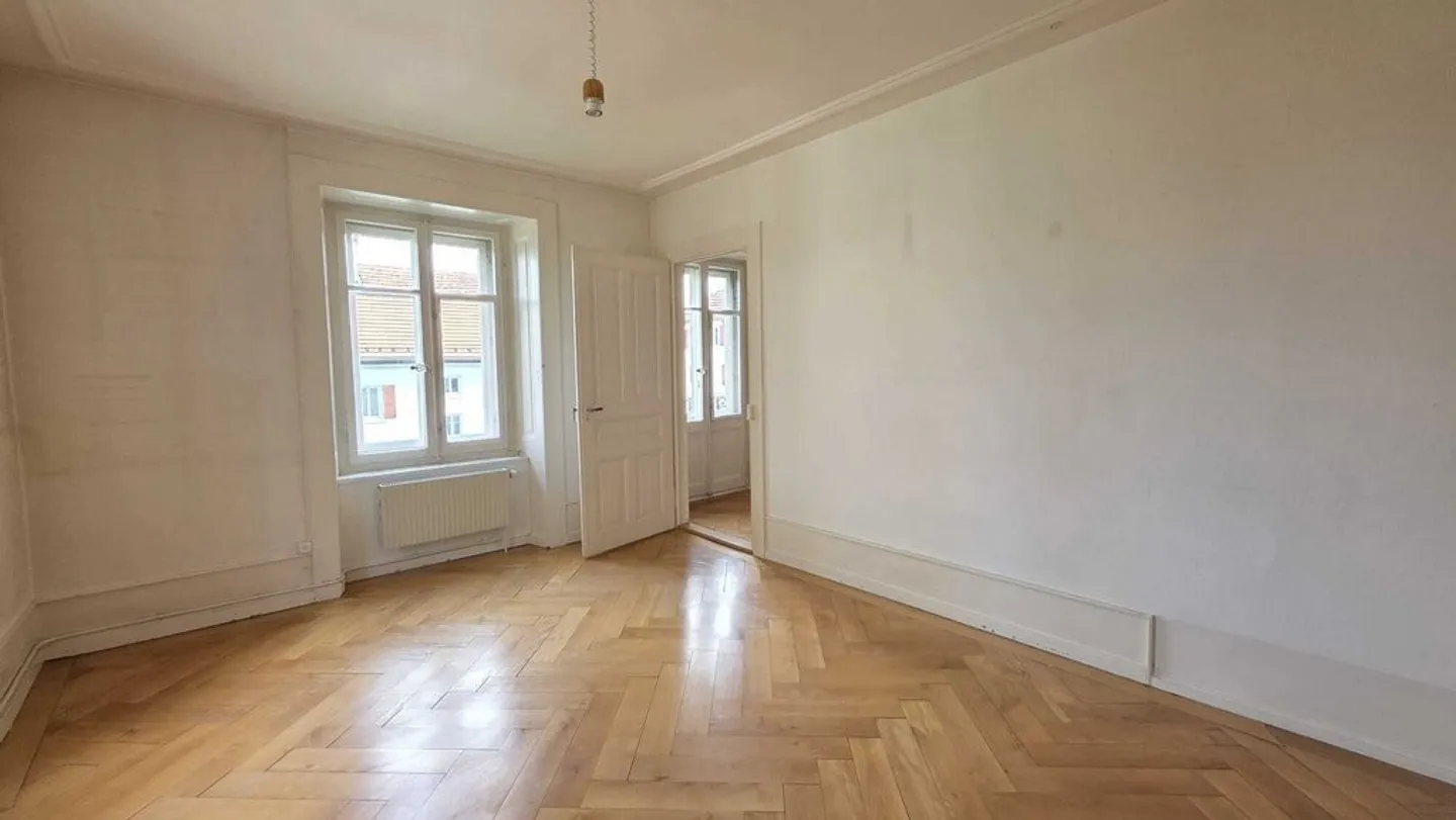 3-Zimmer-Wohnung mit Balkon in der Nähe von Einkaufsmöglichkeiten - Foto 2 von 11