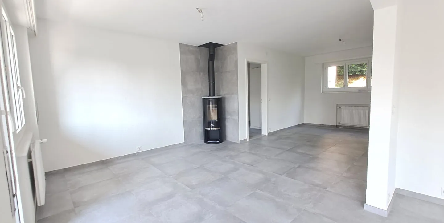 Zu vermieten im Erdgeschoss, eine vollständig renovierte 6,5-Zimmer-Wohnung von ca. 100m2 in La Tour de Peilz - Foto 3 von 8