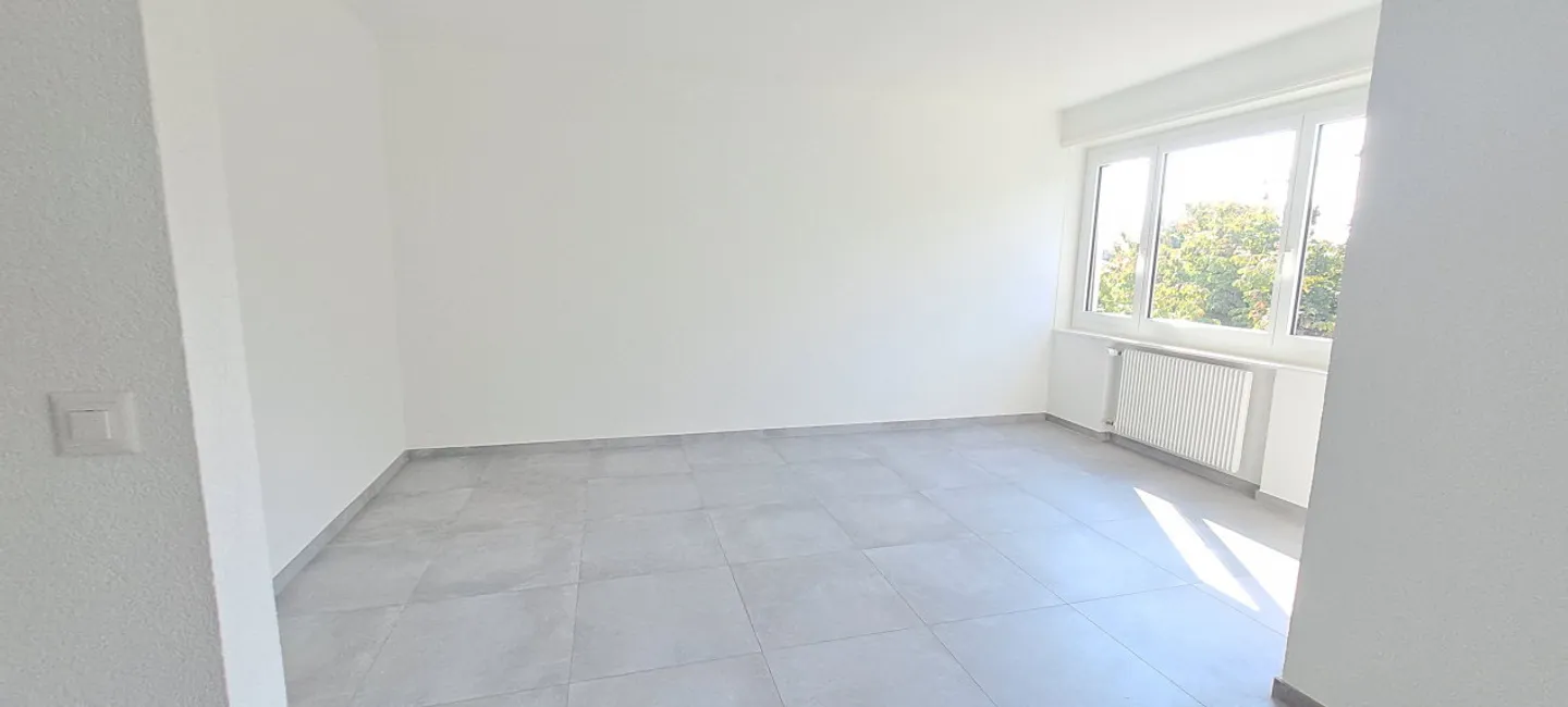 Zu vermieten im Erdgeschoss, eine vollständig renovierte 6,5-Zimmer-Wohnung von ca. 100m2 in La Tour de Peilz - Foto 4 von 8