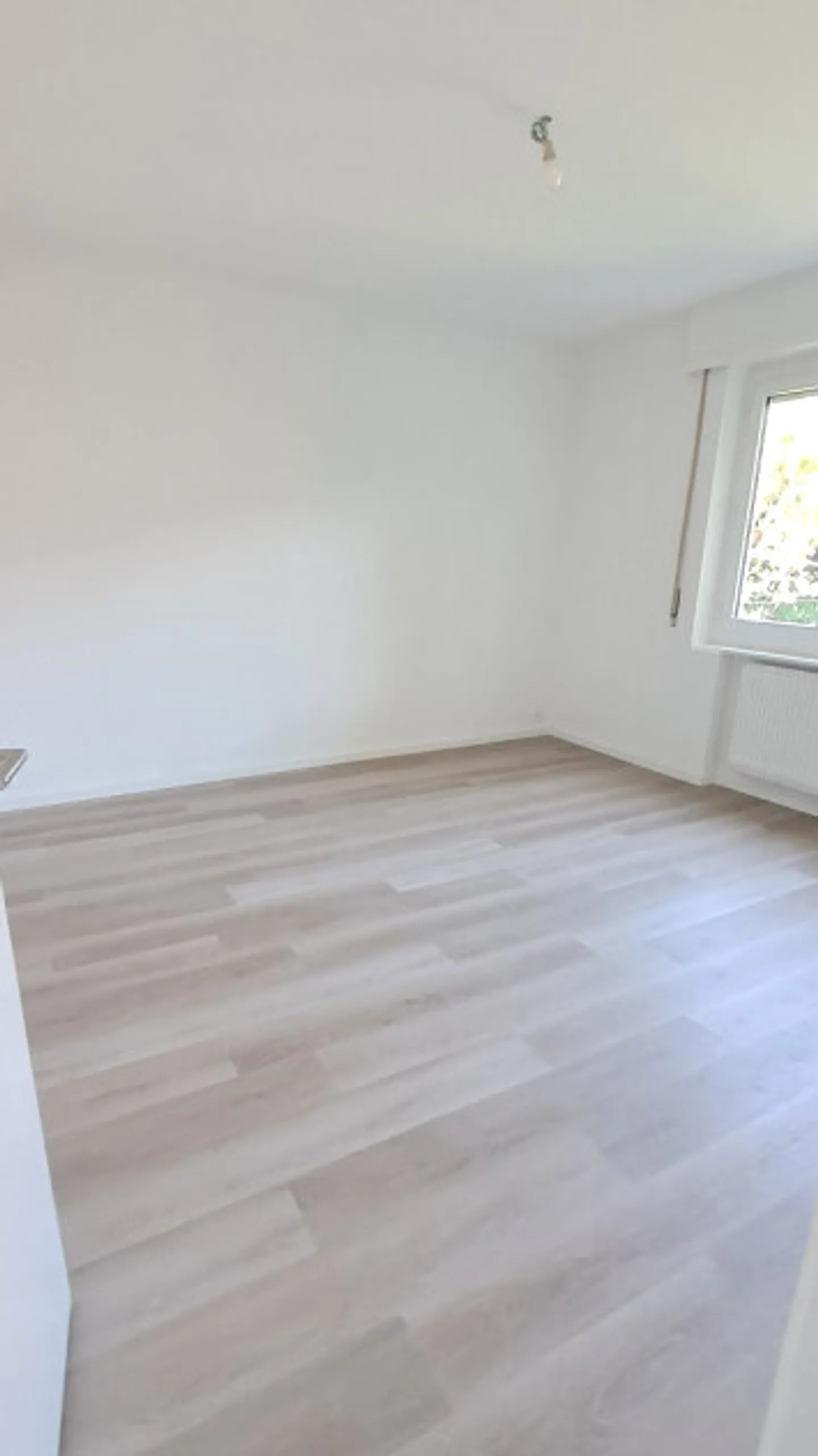 Zu vermieten im Erdgeschoss, eine vollständig renovierte 6,5-Zimmer-Wohnung von ca. 100m2 in La Tour de Peilz - Foto 5 von 8