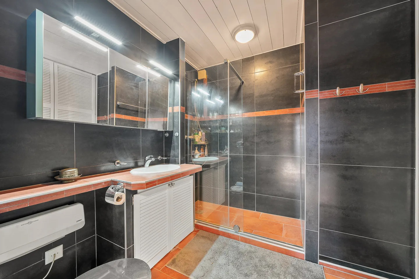 Bâtiment entièrement rénové avec caractère et charme, emplacement paisible - Photo 9 sur 13