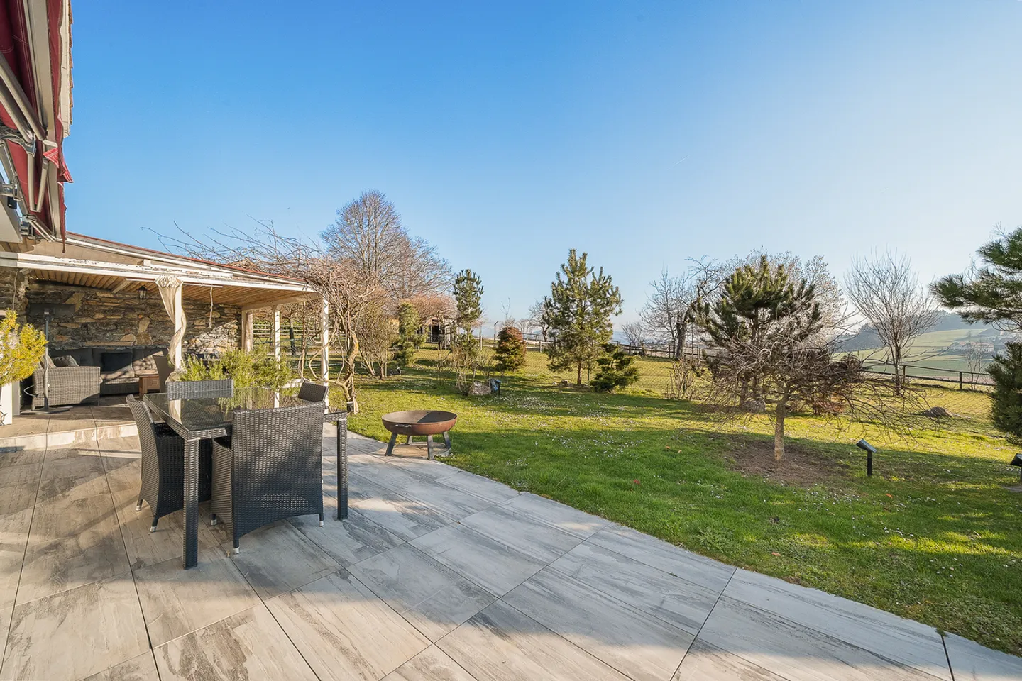 Bâtiment entièrement rénové avec caractère et charme, emplacement paisible - Photo 13 sur 13