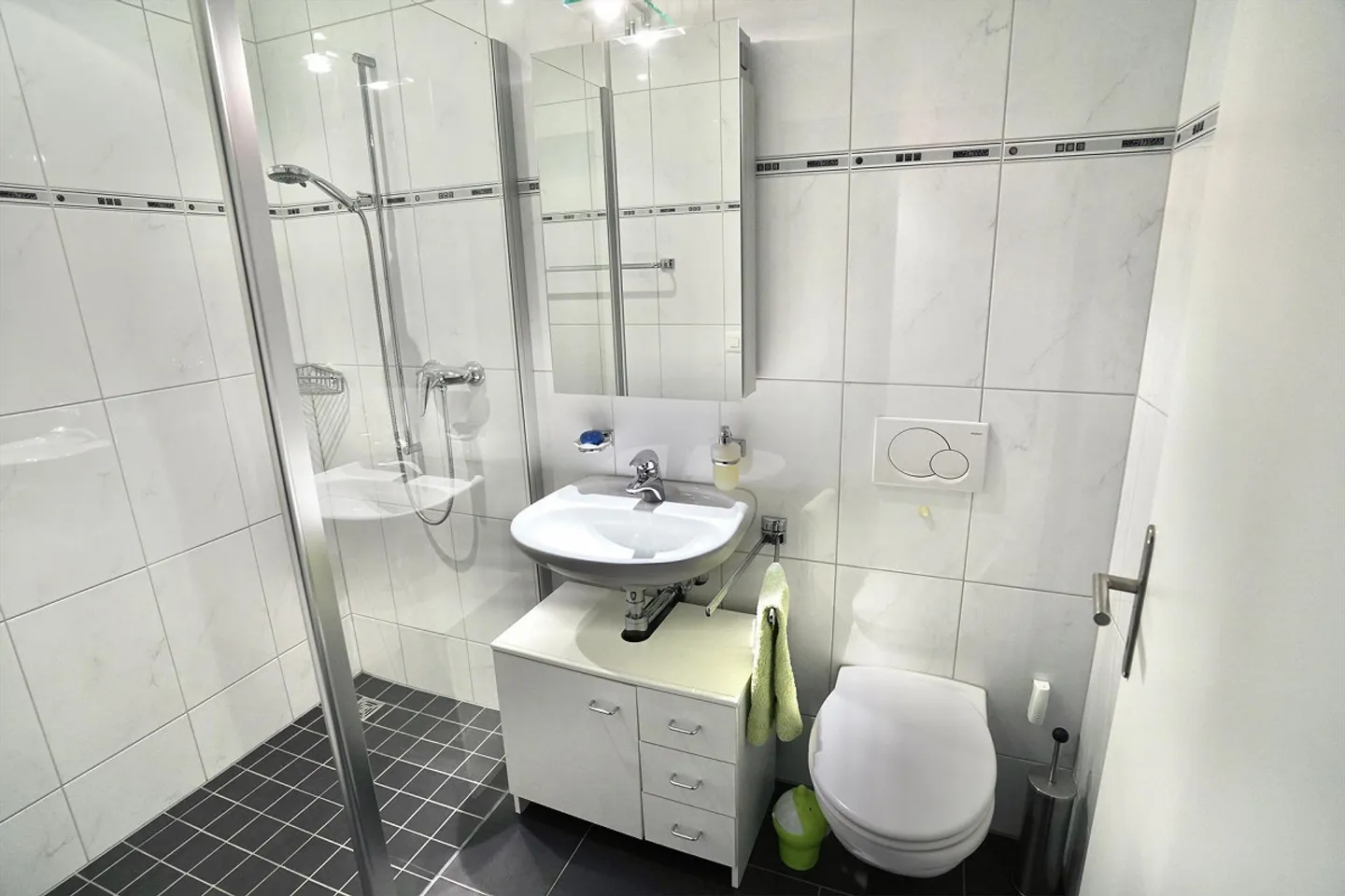 Appartamento luminoso e moderno di 4 1/2 (3 1/2) stanze con parcheggio sotterraneo in vendita - Foto 5 di 15