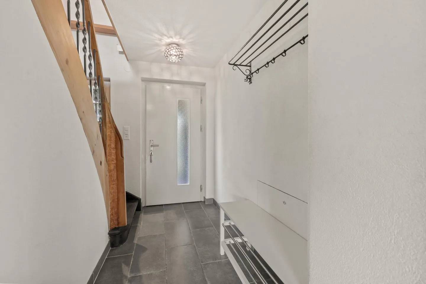 6-Zimmer Einfamilienhaus in unmittelbarer nähe zur ISB sucht Familie - Foto 9 von 18