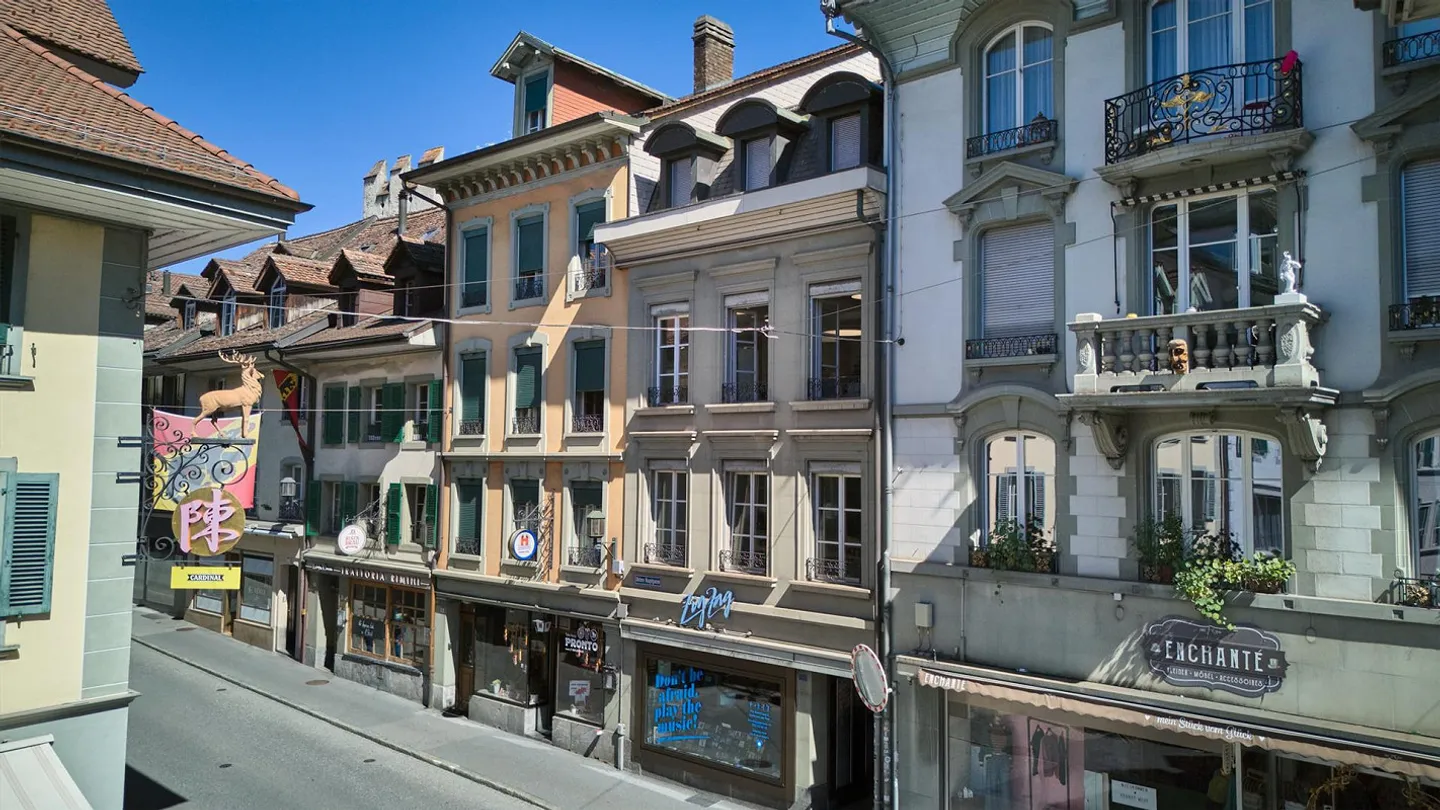 Historische Liegenschaft am Fusse des Schloss Thun - Foto 2 von 10