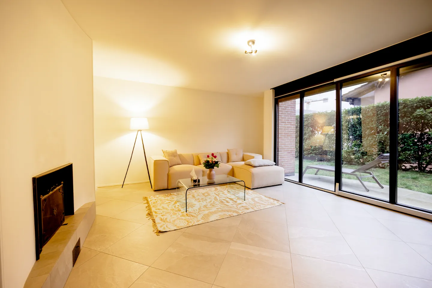 Stunning duplex flat with private garden - Foto 1 di 11